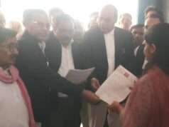 समाजवादी पार्टी कार्यकर्ताओं ने किया प्रदर्शन, जिलाधिकारी को सौंपा ज्ञापन