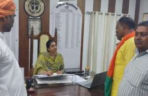 ऐतिहासिक रानी तालाब के जीर्णोद्धार की मांग, भाजपा नेता ने जिलाधिकारी को सौंपा ज्ञापन