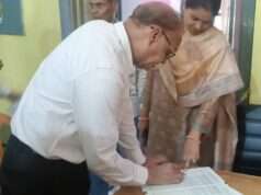डीएम के औचक निरीक्षण में स्वास्थ्य व्यवस्थाओं की खुली पोल, दवा बाहर से लिखने पर फार्मासिस्ट हटाने के निर्देश