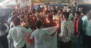 भरत तिवारी एनकाउंटर के विरोध में निकाला कैंडल मार्च, बिहार सरकार के खिलाफ लगाए नारे