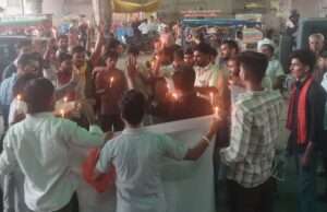 भरत तिवारी एनकाउंटर के विरोध में निकाला कैंडल मार्च, बिहार सरकार के खिलाफ लगाए नारे