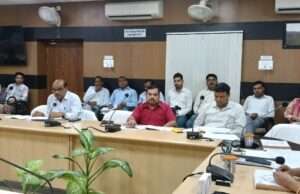 विकास कार्यों और गौशालाओं की समीक्षा बैठक में डीएम ने दिए निर्देश