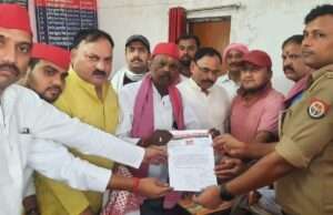 अखिलेश यादव की बेटी पर आपत्तिजनक टिप्पणी पर भड़के सपाई