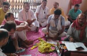 मोदी सरकार के बारह साल पूरा होने पर भाजपा नेता मनोज जायसवाल ने किया सुंदरकांड का पाठ
