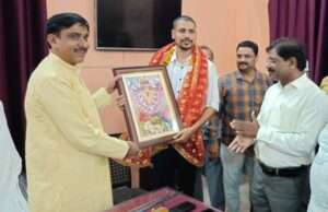 नगर अभियंता विपिन मिश्रा का महोबा ट्रांसफर होने पर नपाध्यक्ष श्यामसुंदर केशरी,सभासदों और कर्मचारियों ने दी विदाई