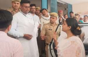नाला सफाई एवं सिल्ट निस्तारण कार्य में अनियमितता की शिकायत, सभासद ने डीएम को सौंपा ज्ञापन