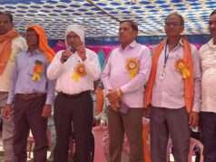 चिटफंड निवेशकों ने किया प्रदर्शन, डीएम को सौंपा ज्ञापन