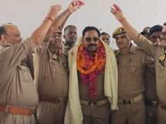 चांदपुर थानाध्यक्ष बने वृंदावन राय की फूलों की वर्षा कर दी गई विदाई