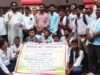 वेतन की मांग को लेकर कर्मचारियों ने डी आर एम ऑफिस पर किया प्रदर्शन
