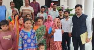 घर में घुसकर किया हमला’, पीड़िता ने जिलाधिकारी से लगाई गुहार