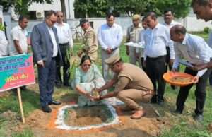 विश्व पर्यावरण दिवस पर जिला जज ने किया वृक्षारोपण, दिया “पेड़ लगाओ, जीवन बचाओ” का संदेश