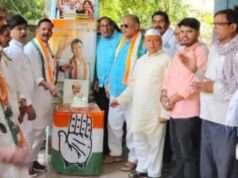 कांग्रेसियों ने केक काटकर एवं पौधरोपण करके मनाया राहुल गांधी का जन्मदिन