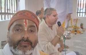 अग्निमंथन से निकली ज्वाला,हवन कुंड में 251 जड़ी बूटियों से निर्मित हवन सामग्री से दी गई आहुति