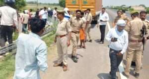 कंटेनर में पीछे से भिड़े बाइक सवार, दो की मौत