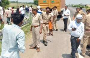 कंटेनर में पीछे से भिड़े बाइक सवार, दो की मौत