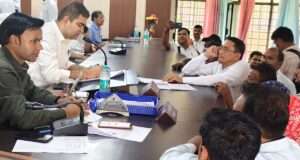 जिलाधिकारी ने तहसील सिराथू में सुनी जनशिकायतें