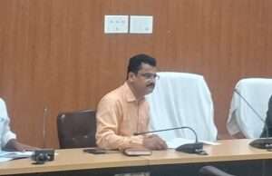 निर्धारित दर से अधिक मूल्य पर खाद बेची तो दर्ज होगा मुकदमा: जिलाधिकारी