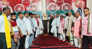 सपा कार्यालय में मनाई गई वीरांगना ऊदा देवी पासी की जयंती, सांसद नरेश उत्तम पटेल ने किया नमन