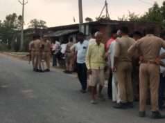 बड़ोखरा में दबंग ने दरवाजे पर खड़ा ट्रैक्टर कर दिया सड़क पर, की तोड़फोड़