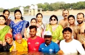 तीन वर्षीय श्री विश्वकर्मा ने 14 मिनट में तैरकर पार किया विशाल यमुना नदी