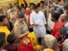 नाबालिग कौशल्या की दर्दनाक मौत पर पीड़ित परिवार से मिले वीरेंद्र सरोज फौजी, ₹50 हजार की आर्थिक सहायता दी
