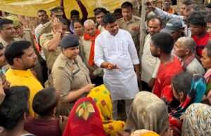 नाबालिग कौशल्या की दर्दनाक मौत पर पीड़ित परिवार से मिले वीरेंद्र सरोज फौजी, ₹50 हजार की आर्थिक सहायता दी