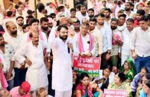 जनविरोधी नीतियों के खिलाफ सपा का कलेक्ट्रेट पर विशाल धरना-प्रदर्शन, आठ सूत्रीय मांगपत्र सौंपा