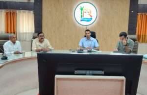 डीएम की अध्यक्षता में गन्ना विकास विभाग एवं चीनी उद्योग की हुई समीक्षा बैठक