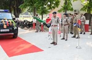 फतेहपुर पुलिस को मिली 6 नई स्कॉर्पियो गाड़ियां, एसपी ने हरी झंडी दिखाकर किया रवाना