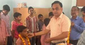 ग्रीष्मावकाश के बाद खुले विद्यालय, तिलक-चंदन लगाकर हुआ विद्यार्थियों का स्वागत