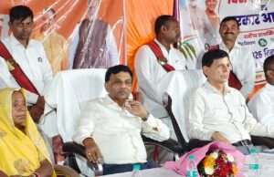 मुख्य विकास अधिकारी ने विकास खण्ड मूरतगंज की ग्राम अशरफपुर में लगाई रात्रि चौपाल, सुनीं ग्रामीणों की समस्याएं