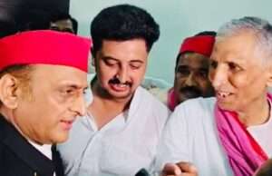 सपा महानगर अध्यक्ष के आवास पर अखिलेश यादव ने परिजनों से की मुलाकात
