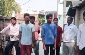 ज्ञानपुर में जर्जर सड़क, जल निकासी से लोग परेशानरू मोहल्लेवासियों ने प्रदर्शन कर डीएम को सौंपा ज्ञापन