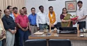 माँ विंध्यवासिनी विश्वविद्यालय में तीन अधिकारियों को दी गई ससम्मान विदाई