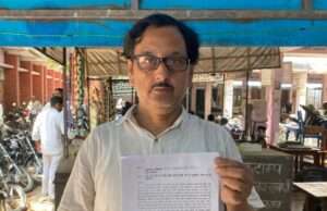 70 वर्षों से रह रहे परिवार को बेघर करने का आरोप, पीड़ित ने डीएम से लगाई न्याय की गुहार