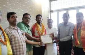 युवा साहित्य रत्न पुरस्कार से सम्मानित हुए आयुष गुप्ता, बढ़ाया जनपद का मान