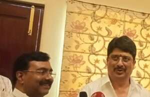 धीरेन्द्र कृष्ण शास्त्री की कथा पर राजा भैया का बड़ा बयान: “पूरा जनसत्ता परिवार है यजमान, सिर्फ मैं नहीं”