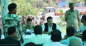 डीएम व एसपी ने थाना चोपन पर सुनी जनसमस्याएं