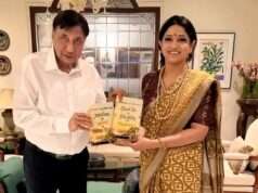 प्रयागराज डीएम की पत्नी डॉ. अंकिता राज ने अमिटी संस्थापक को भेंट की अपनी पुस्तक