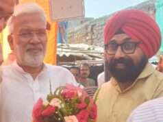 प्रभारी मंत्री स्वतंत्र देव सिंह का सरदार पतविन्दर सिंह ने अंगवस्त्रम-पुष्पगुच्छ से स्वागत-वंदन अभिनंदन किया
