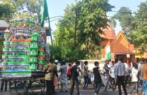 मोहर्रम पर निकला ताजिया का जुलूस, युवाओं ने दिखाये करतब