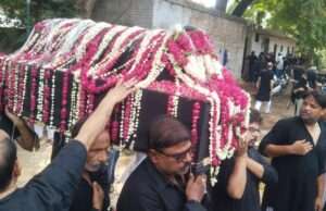 दसवीं माहे मोहर्रम (यौमे आशूरा) नम आंखों से अक़ीदतमन्दों ने दफ्न किए ताज़िया अलम ताबूत झूला व ज़ुलजनाह पर चढ़े फूल
