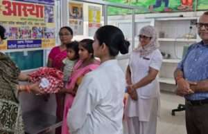 आस्था संस्था ने कुपोषित बच्चों के स्वास्थ्य सुधार के लिए बांटी पोषण पोटली