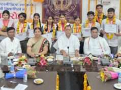 हाईस्कूल एवं इंटरमीडिएट के मेधावी विद्यार्थियों को किया गया सम्मानित
