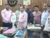 भीषण गर्मी में विद्यालय समय परिवर्तन की मांग, बीएसए को सौंपा ज्ञापन