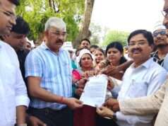 23,123 रिक्त TGT&PGT पदों पर पुरानी नियमावली से भर्ती की मांग, माध्यमिक अफसर को सौंपा ज्ञापन