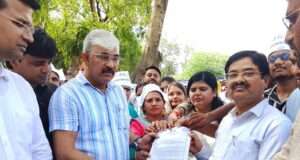 23,123 रिक्त TGT&PGT पदों पर पुरानी नियमावली से भर्ती की मांग, माध्यमिक अफसर को सौंपा ज्ञापन