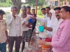 निर्जला एकादशी पर समाजसेवियों ने पिलाया शर्बत, राहगीरों की बुझाई प्यास