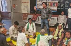 बाईपास निर्माण में मुआवजा न मिलने से आक्रोशित किसानों ने दिया धरना, सीएम को संबोधित सौंपा ज्ञापन