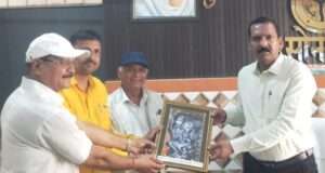 सीएमओ से मुलाकात कर प्रतिमा भेंट कर स्वागत किया गया- डॉ ओ.पी. मोर्य